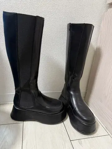 블랙 롱 부츠 통굽 사이드 지퍼 부착 통굽 롱 부츠 S 사이즈