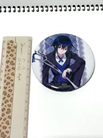 OPK 수트 차림 캐릭터 캔뱃지