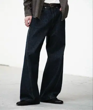 WYM VINTAGE WASHED CURVED DENIM