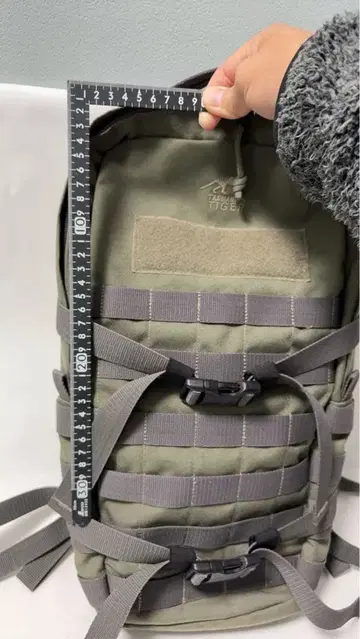 올리브 그린 백팩