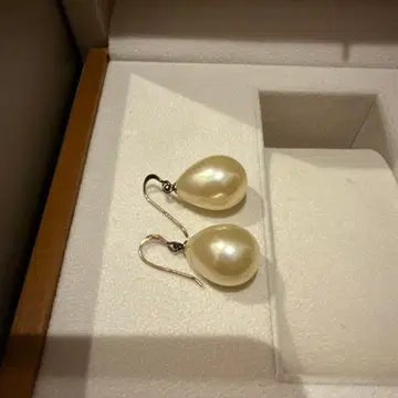 쿠튀르 펄 화이트 펄 링 귀걸이 라운드형