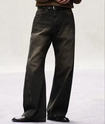 WYM VINTAGE WASHED CURVED DENIM