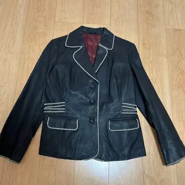 블랙 가죽 자켓 버튼 포함