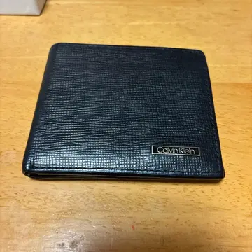 캘빈 클라인 블랙 가죽 접이식 지갑