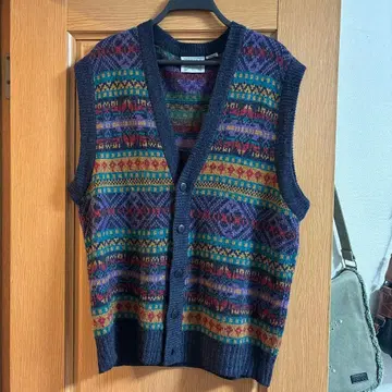 슬리브리스 니트 베스트 네이비 멀티 컬러