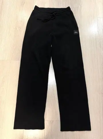 alo 블랙 니트 조거 팬츠