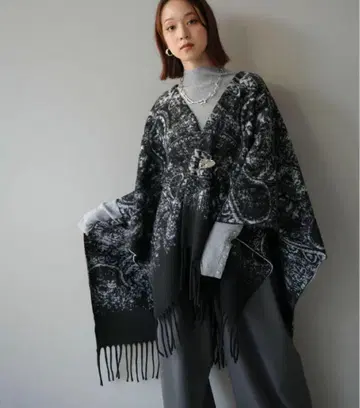 추상 패턴 스톨 판초 뤼미에 lumier 같은 형태