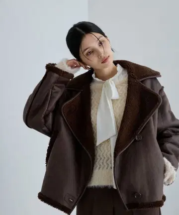 절개 디테일 에코 무스탕 플라이트 자켓