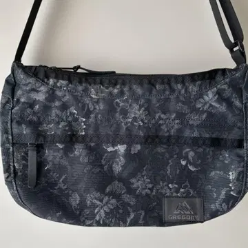 Gregory 그레고리 새첼 S 블랙 태피스트리