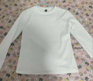 화이트 긴팔 티셔츠 코튼 혼방