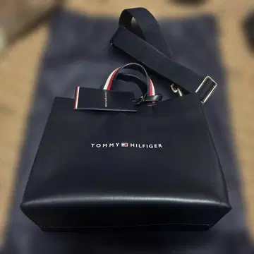 [ 새상품급 ] TOMMY HILFIGER 네이비 숄더백