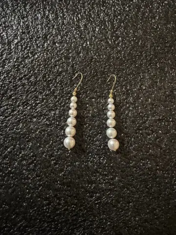 화이트 펄 롱 귀걸이 골드 금장 장식