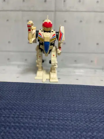 SEGA 이족보행 로봇 2체