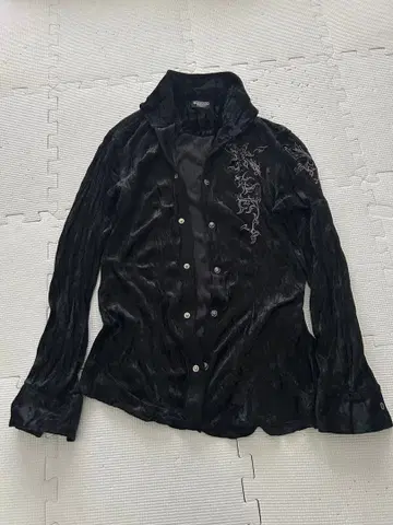 Tornado Mart 블랙 자수 긴팔 셔츠