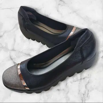 HILLS AVENUE 웨이브 밑창 블랙 통굽 라메 컴포트 23.5