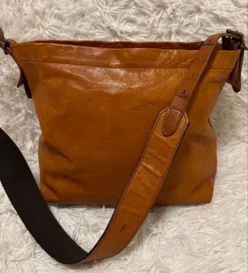 SLOW 가죽 숄더백 카멜