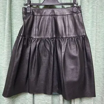 블랙 양가죽 플레어 스커트