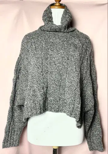 LE MERANGE 르 멜란지 볼레로풍 숏 기장 케이블 니트