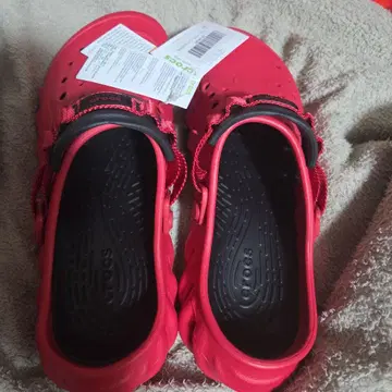 Crocs 레드 클로그 샌들