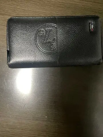 엠보싱 로고 블랙 장지갑