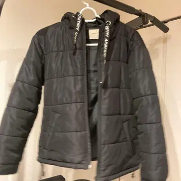 블랙 후드 부착 충전솜 코트 S