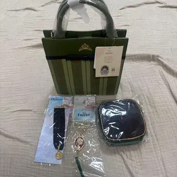 겨울왕국 4종 세트 백, 참, 초커, 파우치