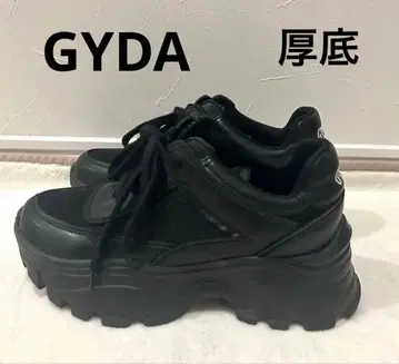 GYDA 통굽 블랙 스니커즈