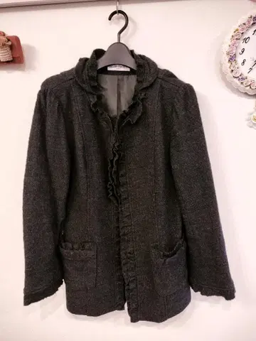 [비스콘티] 압축 부클레 프릴 사용 디자인 코트 3