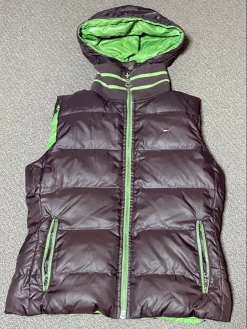 TOMMY HILFIGER 후드 부착 다운 베스트 블랙과 그린
