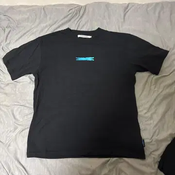 LE SSERAFIM 블랙 T셔츠 M 사이즈