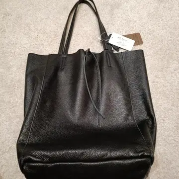 새상품 CODE FOURRURE 블랙 가죽 토트백