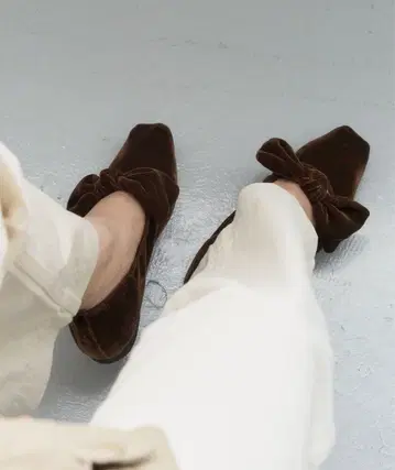 LE TALON 브라운 벨벳 플랫슈즈