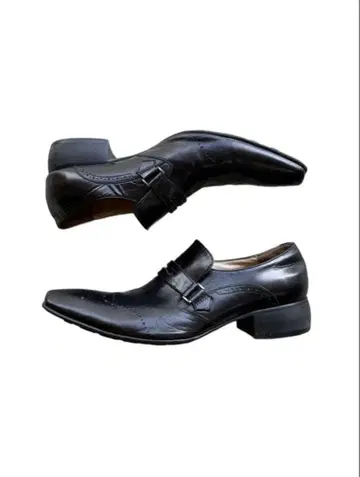 pointed toe buckle loafer
