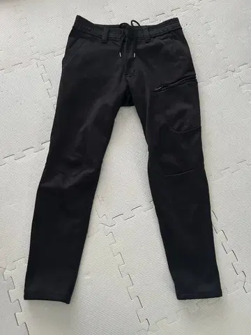 EVENRIVER 슬림핏 팬츠 블랙