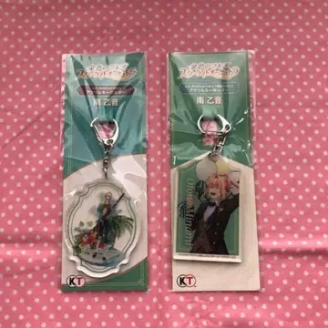 골드 컬러의 코르다 스타오케 아크릴 키링 아크키 미나미 오토네 세트