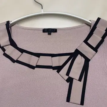 TO BE CHIC 핑크색 M 사이즈 리본 포함 긴팔 니트