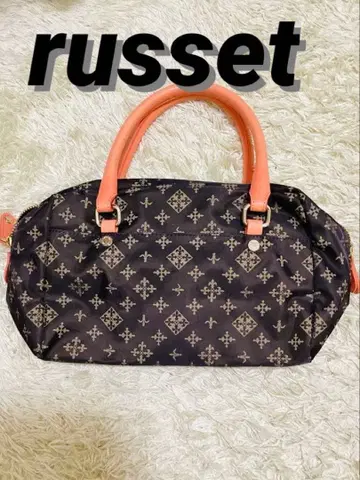 russet 블랙과 핑크 핸드백