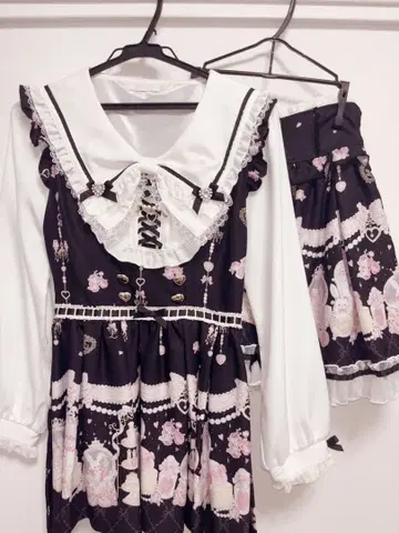 LIZLISA Romantic Cosmetics 패턴 셋업 (블랙)