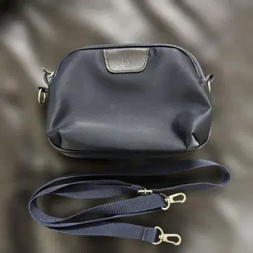 LAZYSUSAN 네이비 나일론 숄더백