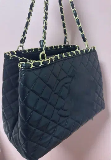 블랙 퀼팅 숄더백