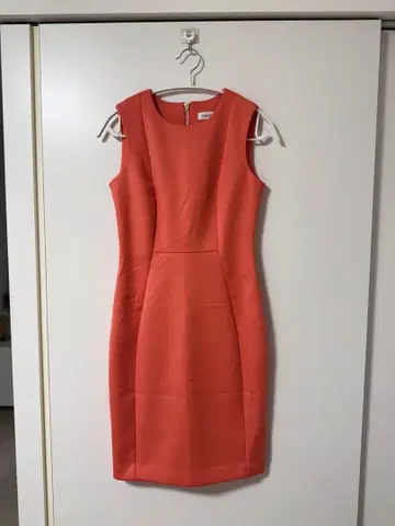 [ Calvin Klein ] 슬리브리스 타이트 원피스