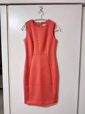 [ Calvin Klein ] 슬리브리스 타이트 원피스