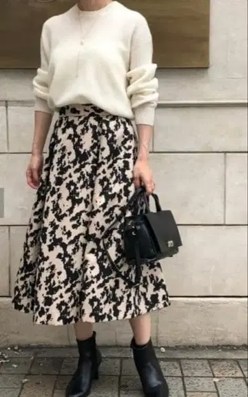 라운지 드레스 페인트 패턴 스커트 베이지