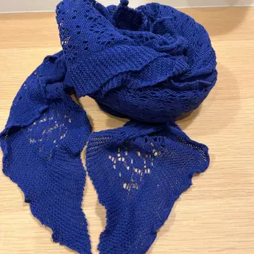 G.H.MUM 로얄 블루 레이스 니트 스톨 마사키