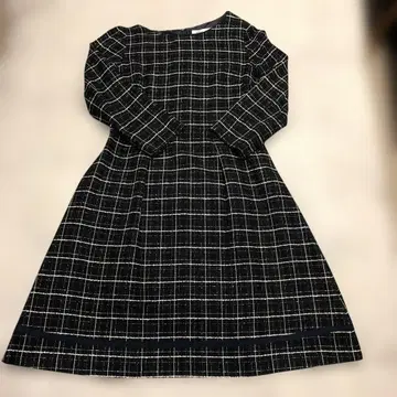 블랙과 화이트 체크 무늬 A라인 원피스