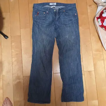 Armani Exchange 부츠컷 데님 4