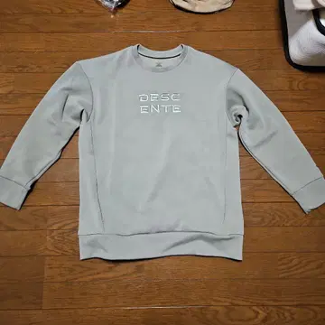DESCENTE 카키색 맨투맨 M