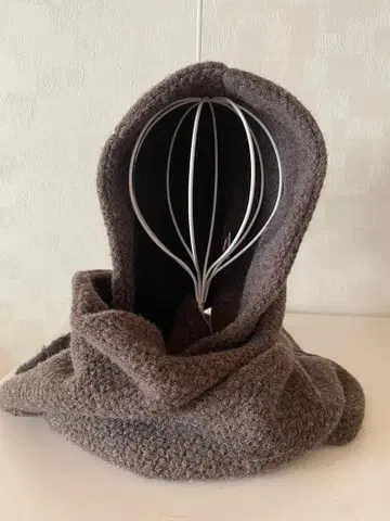 후드 부착 브라운 머플러