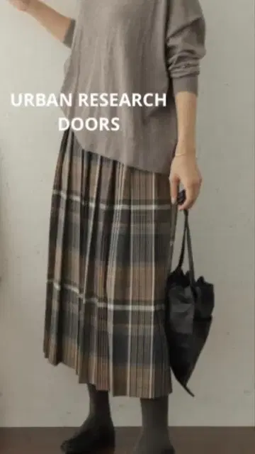 [ 어반 리서치 도어즈 ] 브라운 체크 플리츠 스커트