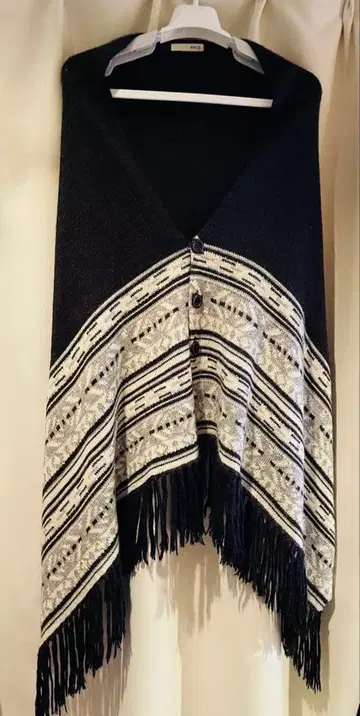 MOUSSY 모노톤 계열 디자인 판초